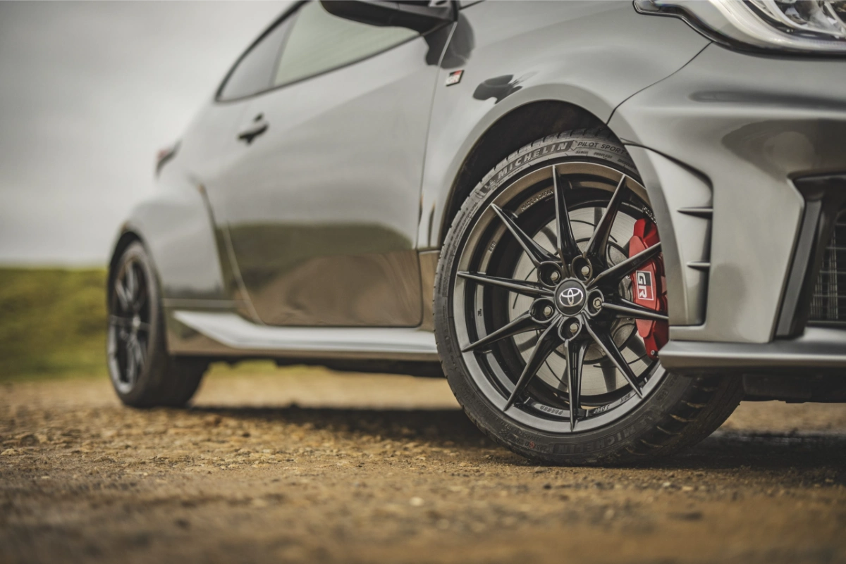 تويوتا-يارس-gr-المربع-نت-13