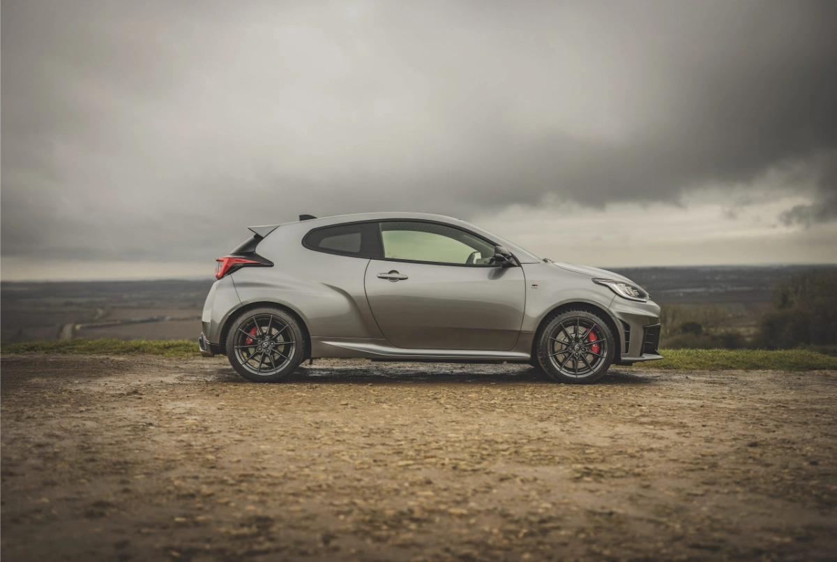 تويوتا-يارس-gr-المربع-نت-15