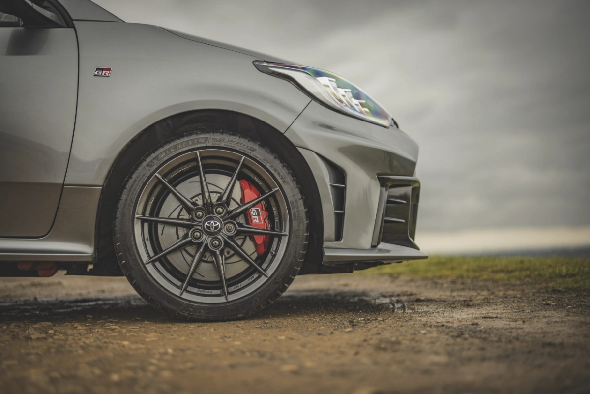 تويوتا-يارس-gr-المربع-نت-16