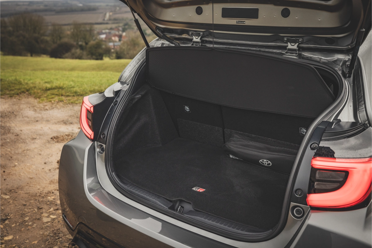 تويوتا-يارس-gr-المربع-نت-19