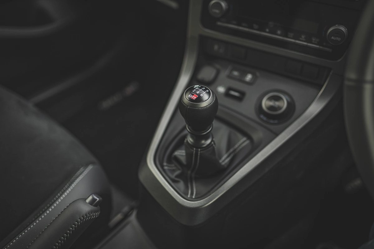 تويوتا-يارس-gr-المربع-نت-20