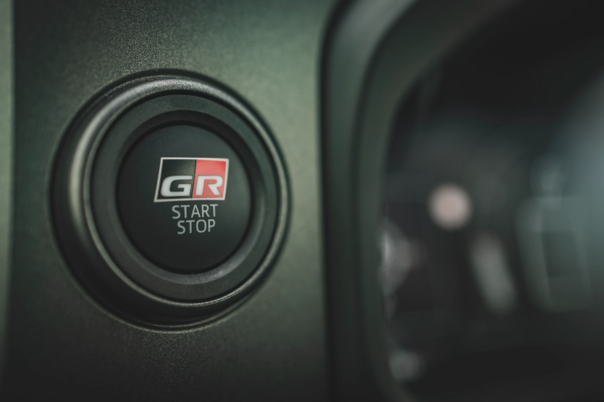 تويوتا-يارس-gr-المربع-نت-24