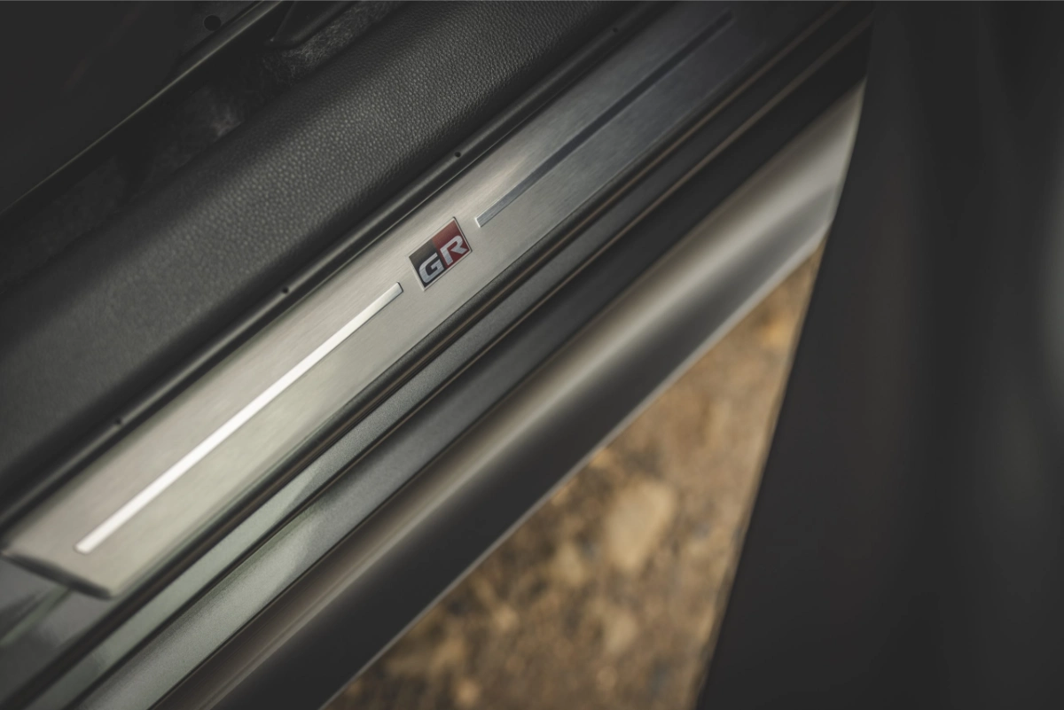 تويوتا-يارس-gr-المربع-نت-32