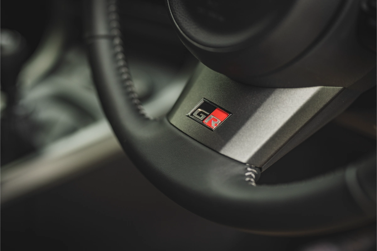 تويوتا-يارس-gr-المربع-نت-36