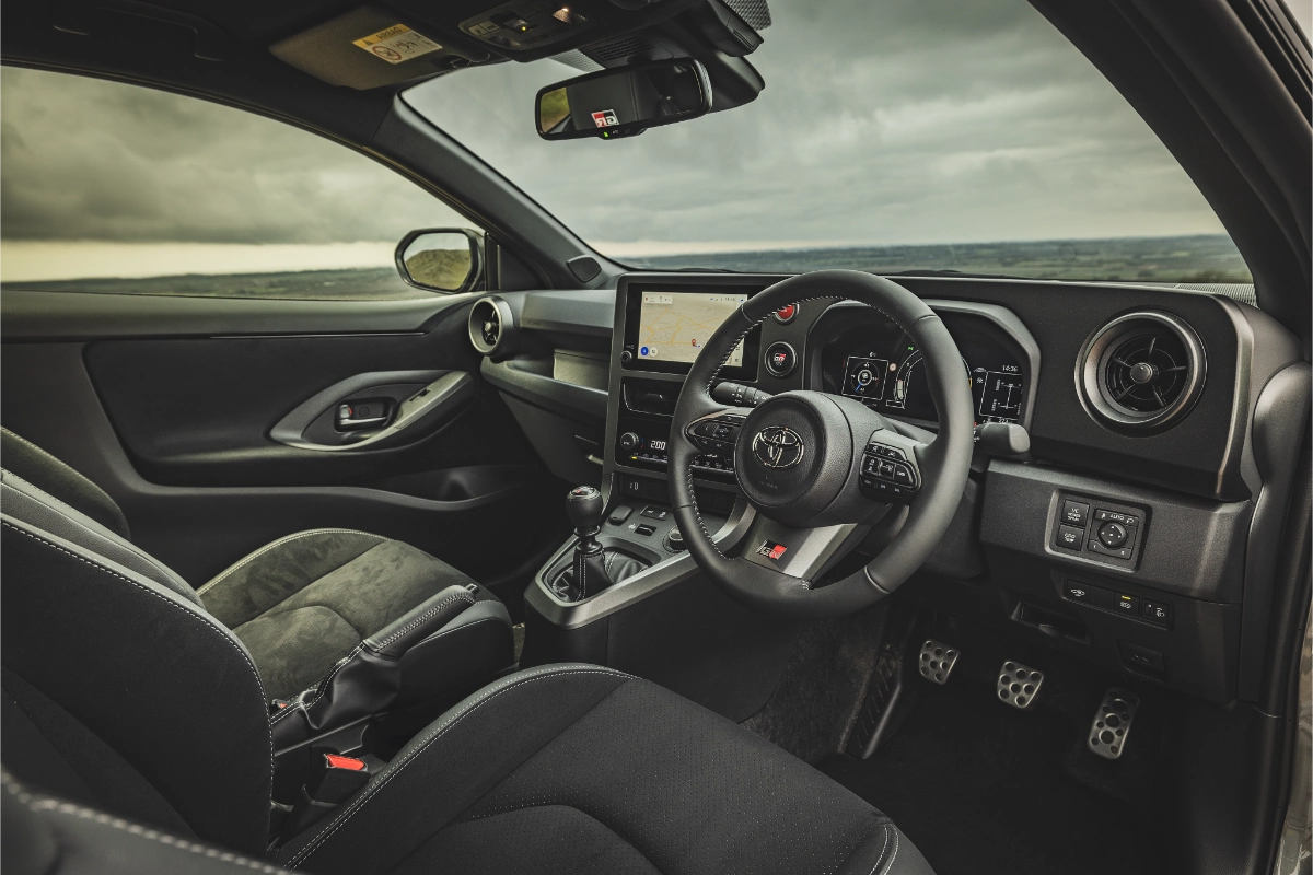 تويوتا-يارس-gr-المربع-نت-4