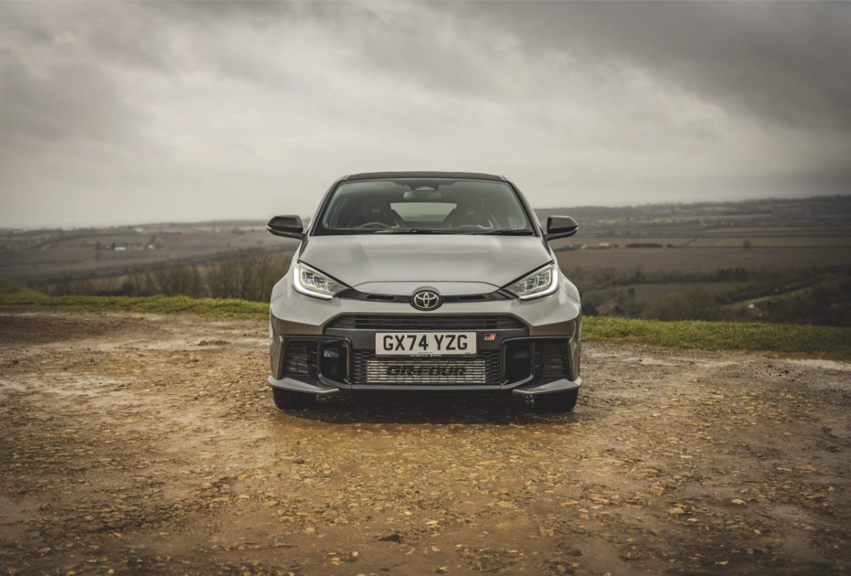 تويوتا-يارس-gr-المربع-نت-8