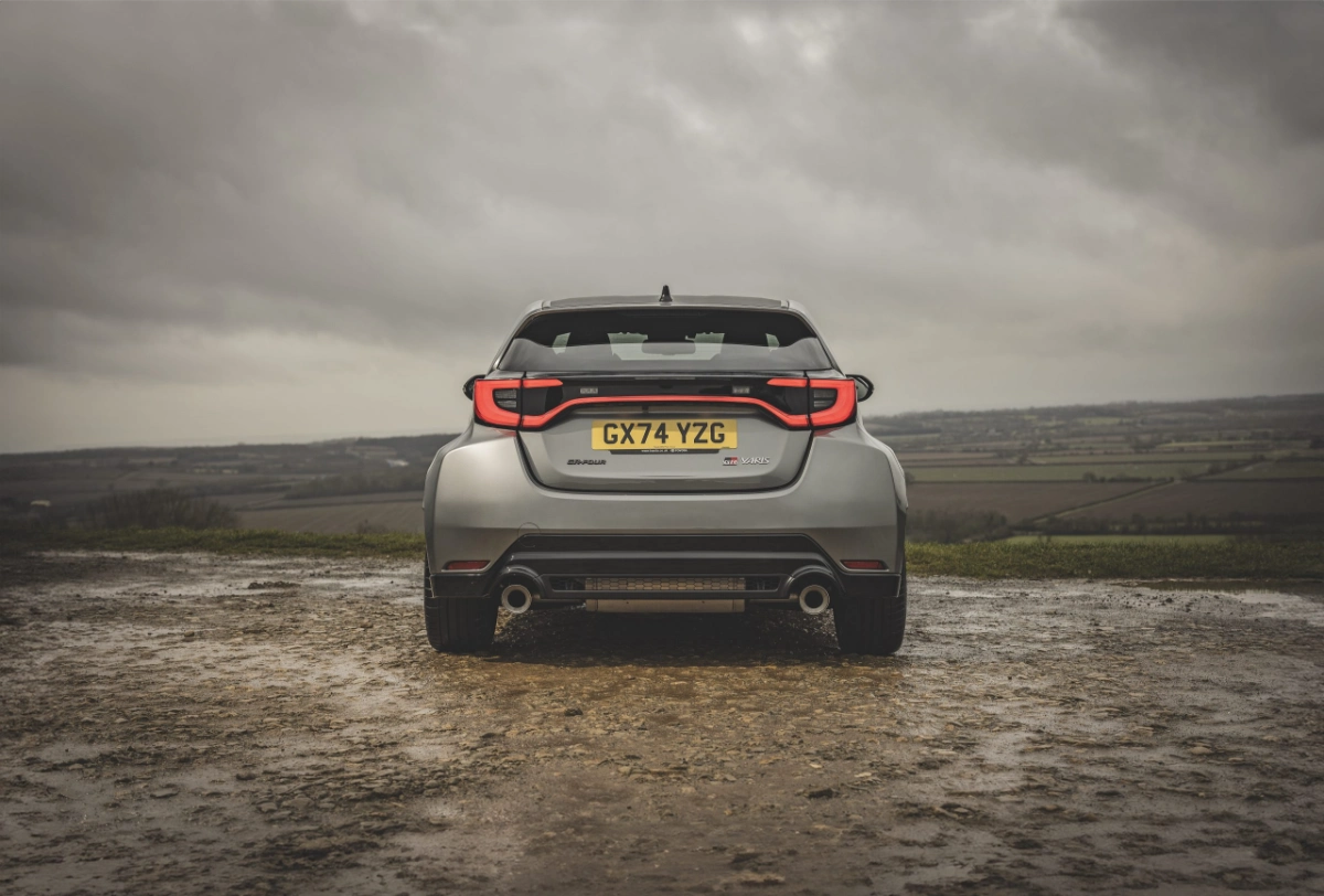 تويوتا-يارس-gr-المربع-نت-9