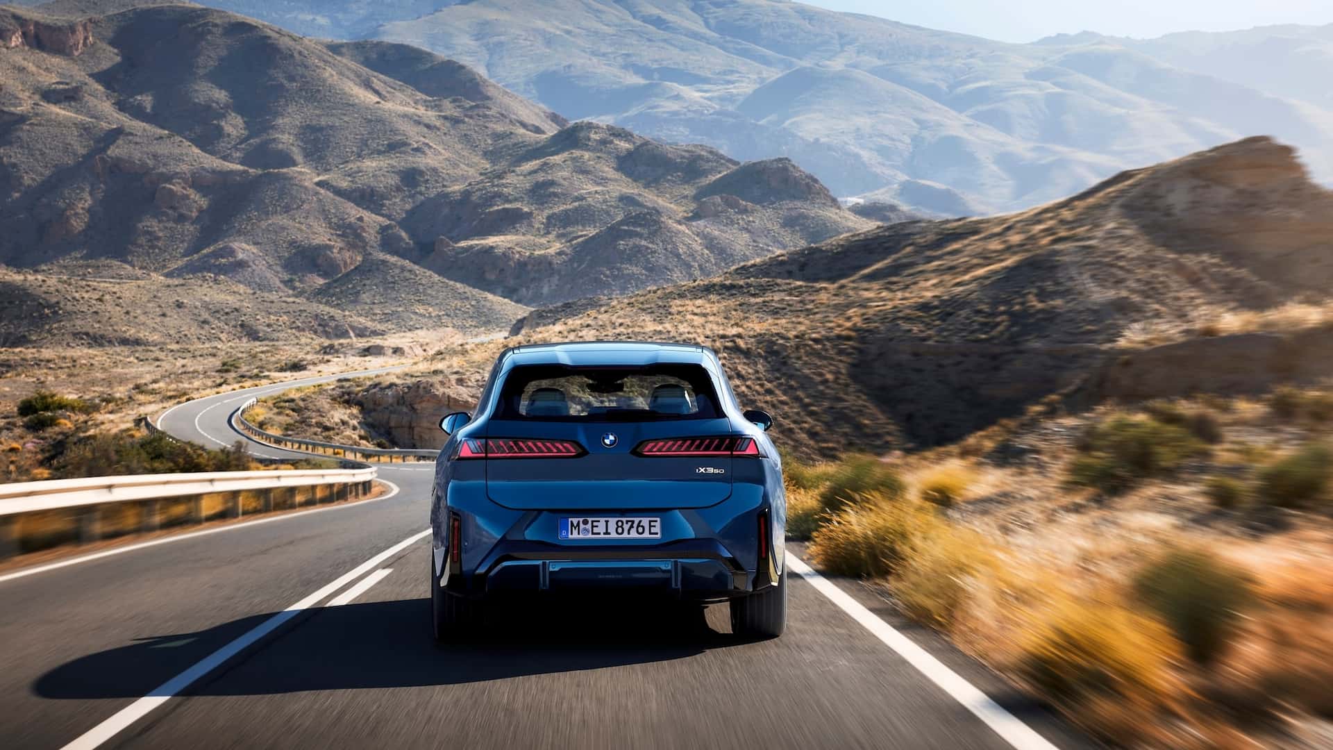بي إم دبليو تكشف عن iX3 2026 الجديدة كليًا: بداية عصر كهربائي جديد 2