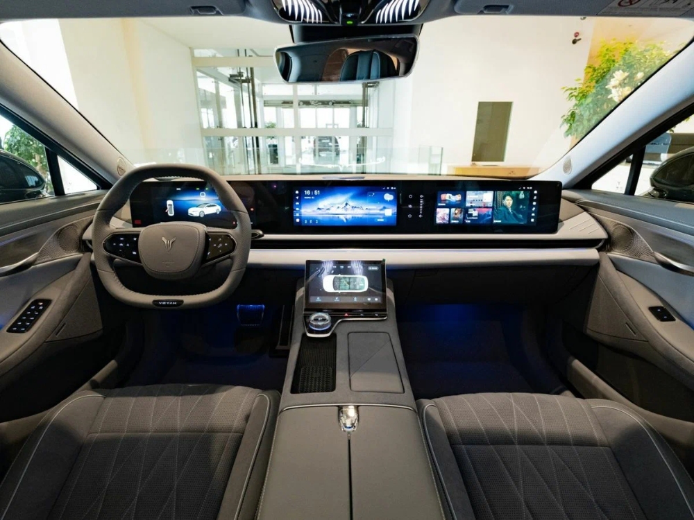 صور فويا باشن 2025 من الداخل