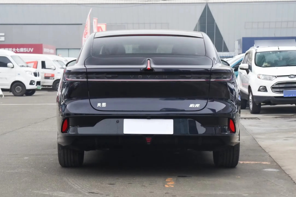 فويا باشن 2025 الجديدة: سيدان كهربائية صينية فاخرة.. هل تنافس الكبار بتقنياتها؟ 3