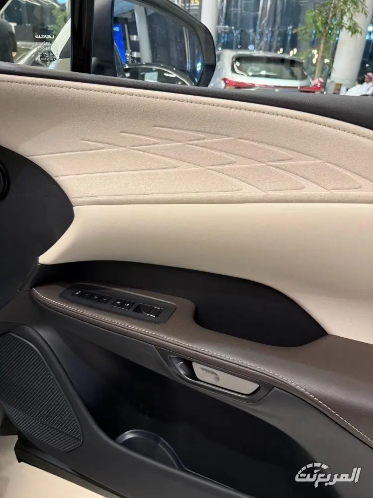 لكزس RX 2025 16