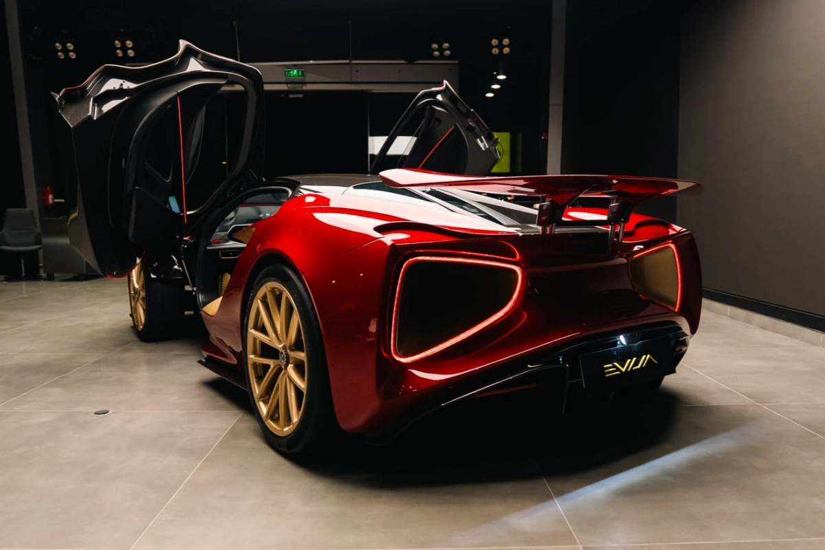 "الوعلان للتجارة" تُطلق "لوتس إيفيجا" في السعودية: أقوى سيارة كهربائية في العالم 1