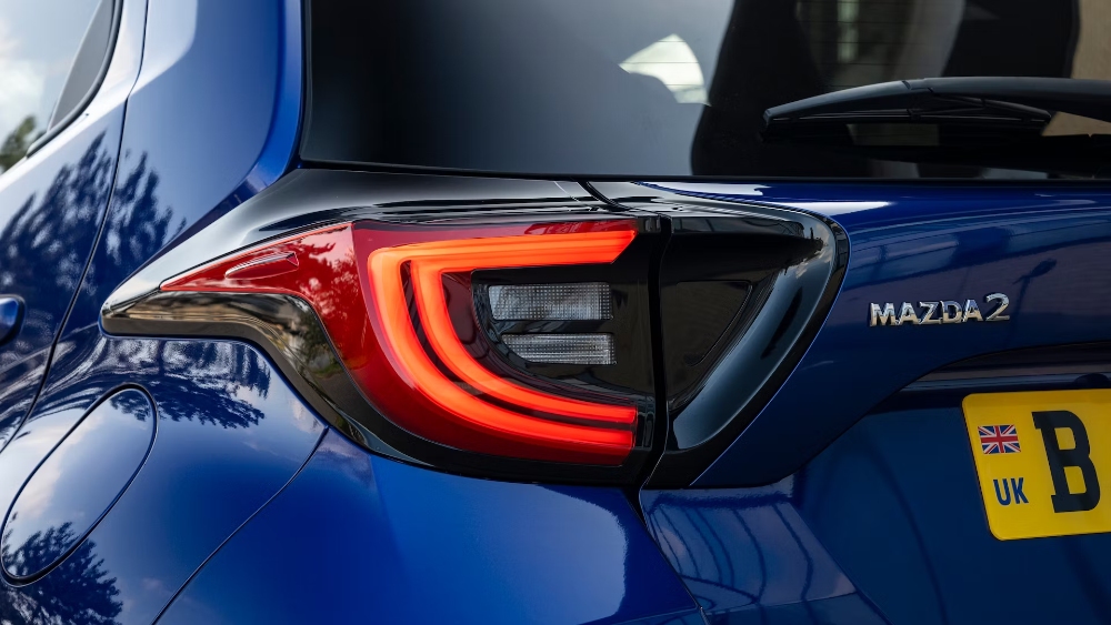 مازدا-2-هايبرد-المربع-نت-24