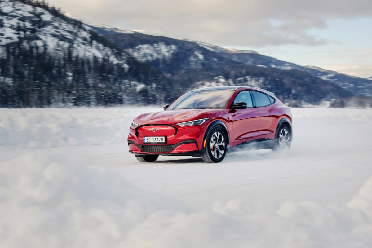 موستانج-ماك-e-المربع-نت-19