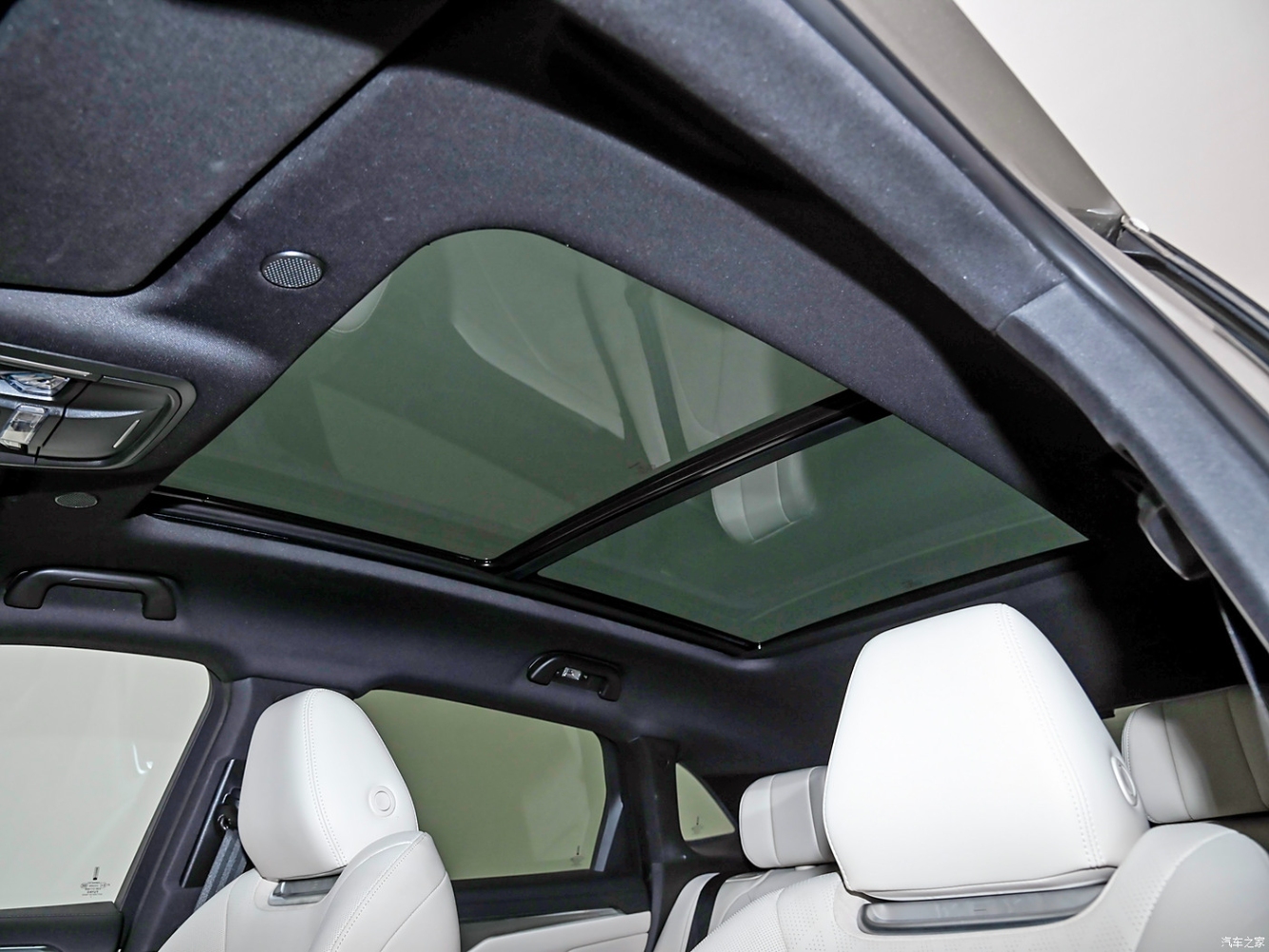 واي WEY 03 2025 الجديدة.. SUV هجينة بمدى كهربائي 130 كم وقوة 383 حصان واي WEY 03 2025 12