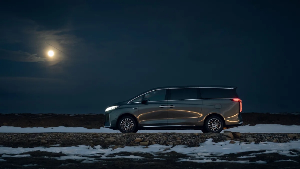 واي WEY 80 2025.. ميني فان هجينة بقوة 487 حصان ومدى كهربائي 183 كم واي WEY 80 2025 15