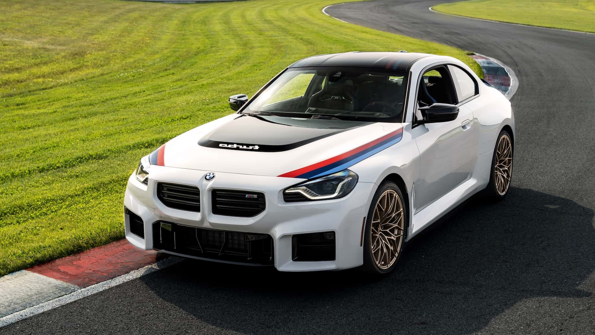 بي ام دبليو M2 تحصل على إصدار كلاسيكي حصري جداً مستوحى من السبعينات بي ام دبليو M2 تحصل على إصدار كلاسيكي حصري جداً مستوحى من السبعينات 12