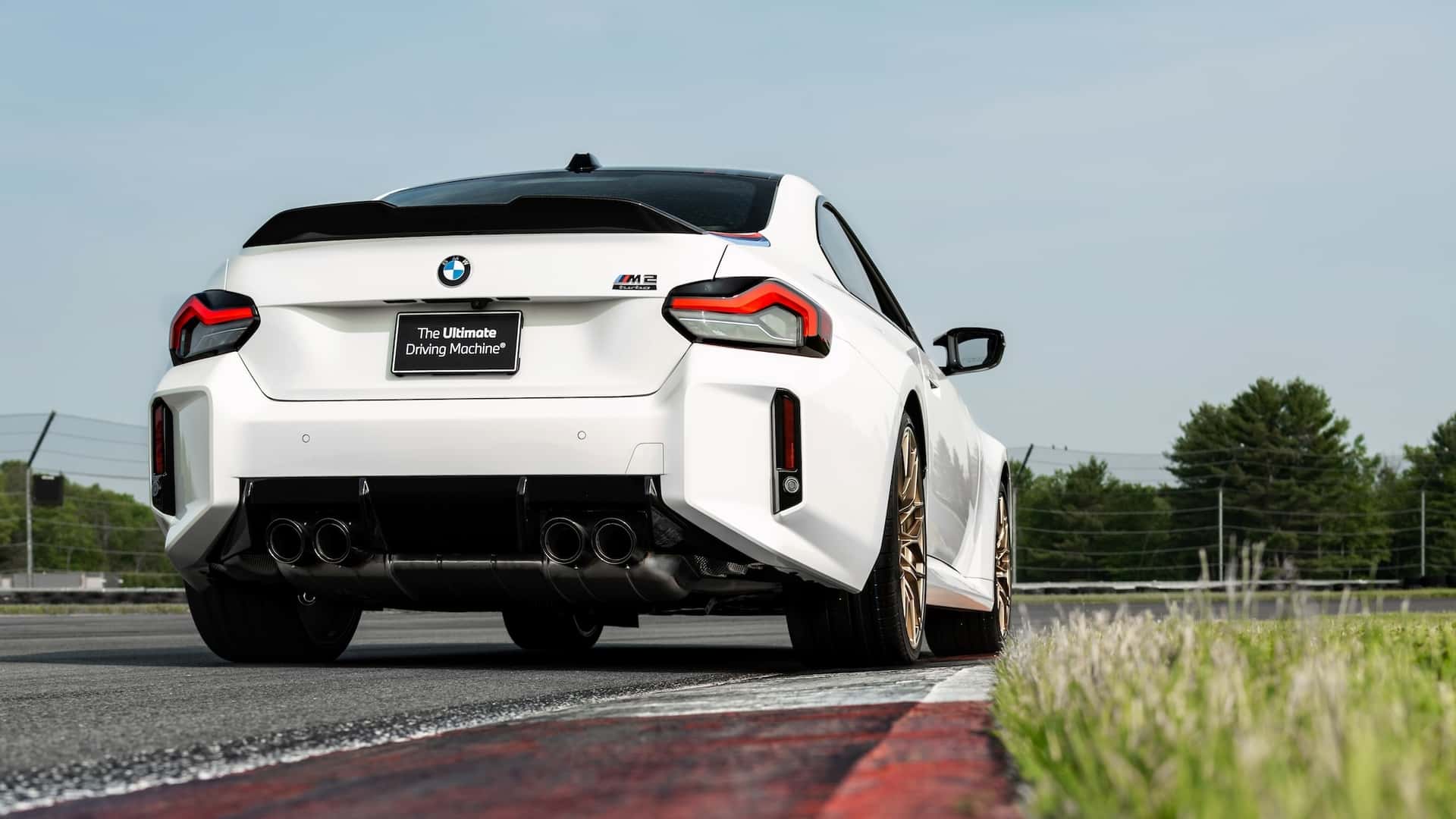 بي ام دبليو M2 تحصل على إصدار كلاسيكي حصري جداً مستوحى من السبعينات بي ام دبليو M2 تحصل على إصدار كلاسيكي حصري جداً مستوحى من السبعينات 13