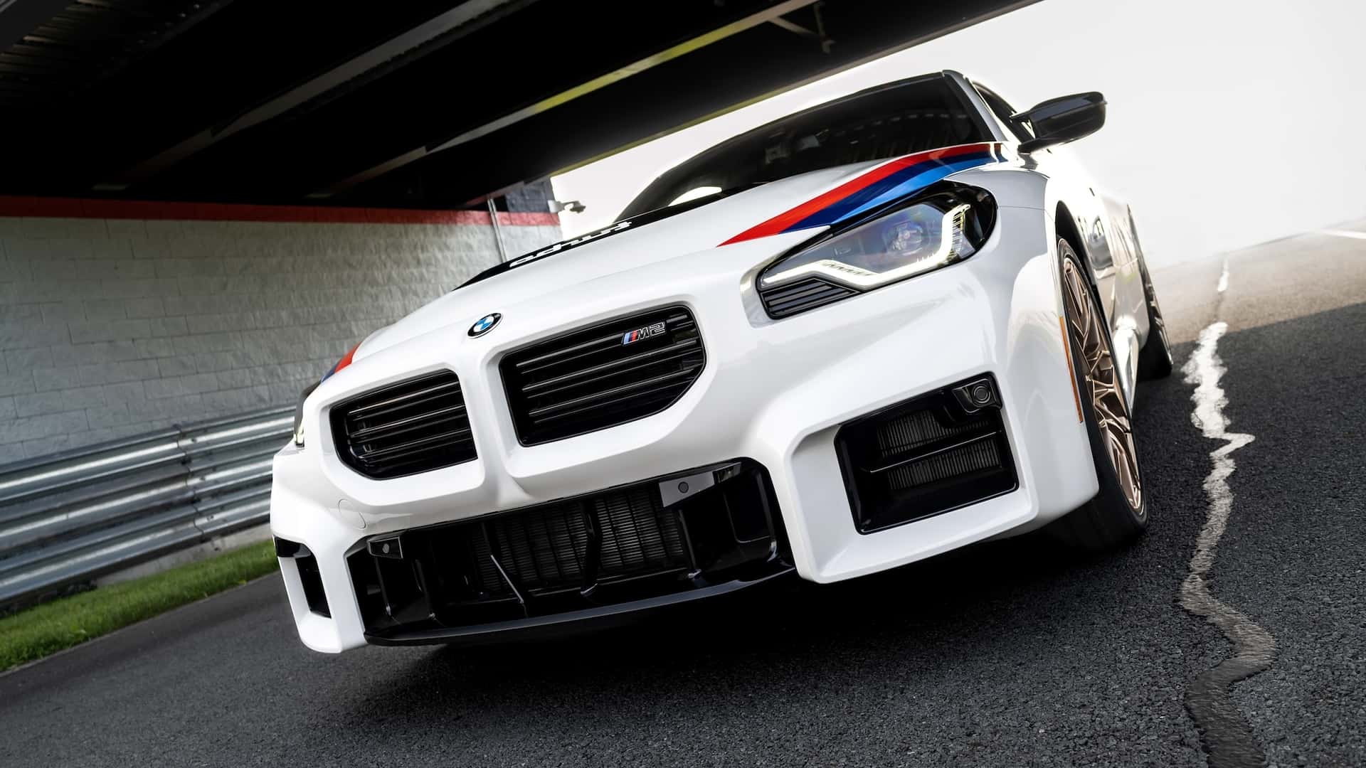 بي ام دبليو M2 تحصل على إصدار كلاسيكي حصري جداً مستوحى من السبعينات بي ام دبليو M2 تحصل على إصدار كلاسيكي حصري جداً مستوحى من السبعينات 16