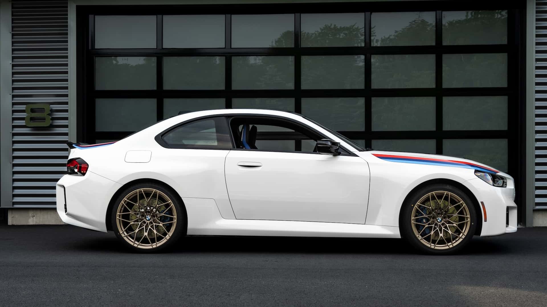 بي ام دبليو M2 تحصل على إصدار كلاسيكي حصري جداً مستوحى من السبعينات بي ام دبليو M2 تحصل على إصدار كلاسيكي حصري جداً مستوحى من السبعينات 6