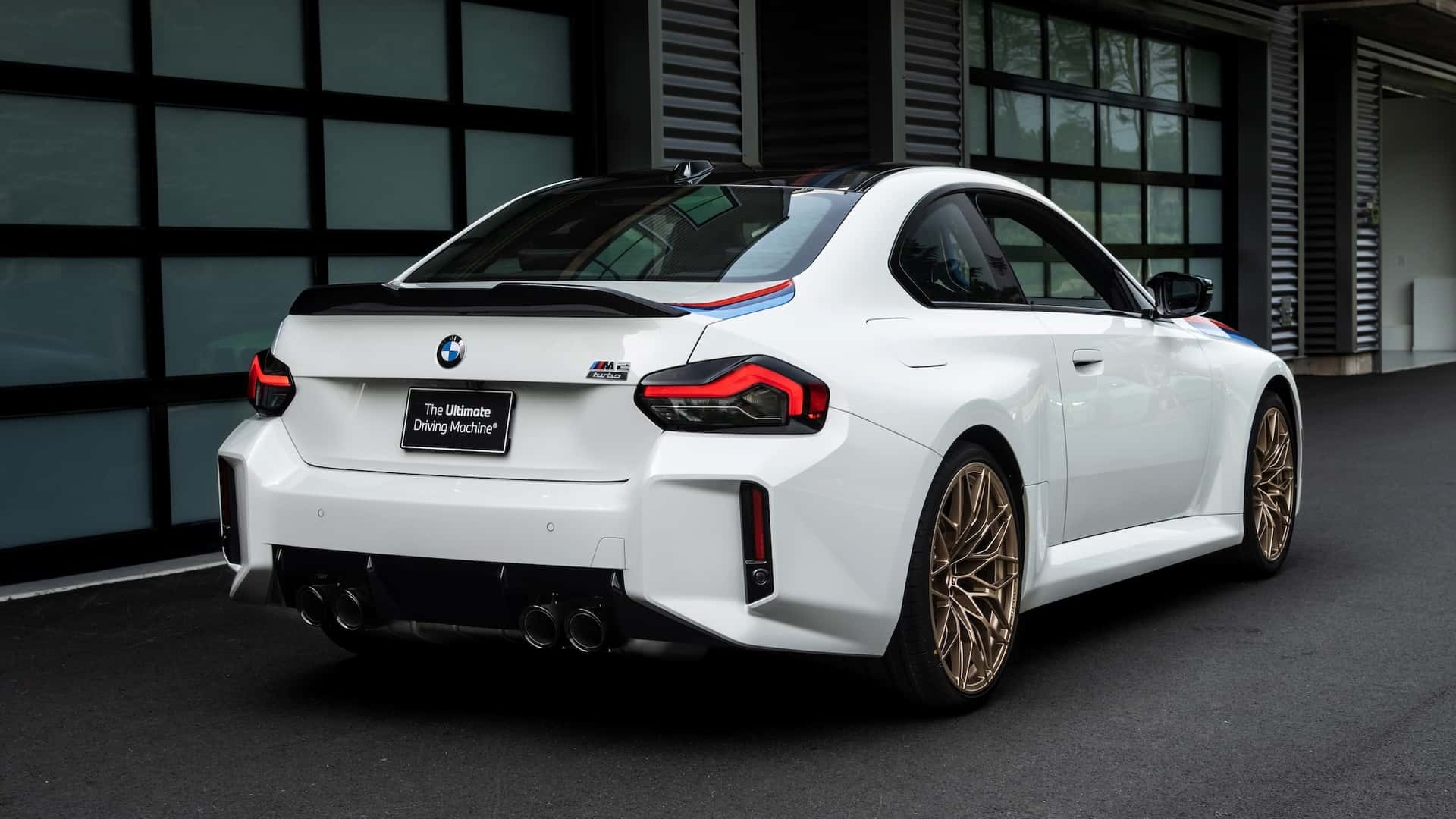 بي ام دبليو M2 تحصل على إصدار كلاسيكي حصري جداً مستوحى من السبعينات بي ام دبليو M2 تحصل على إصدار كلاسيكي حصري جداً مستوحى من السبعينات 8