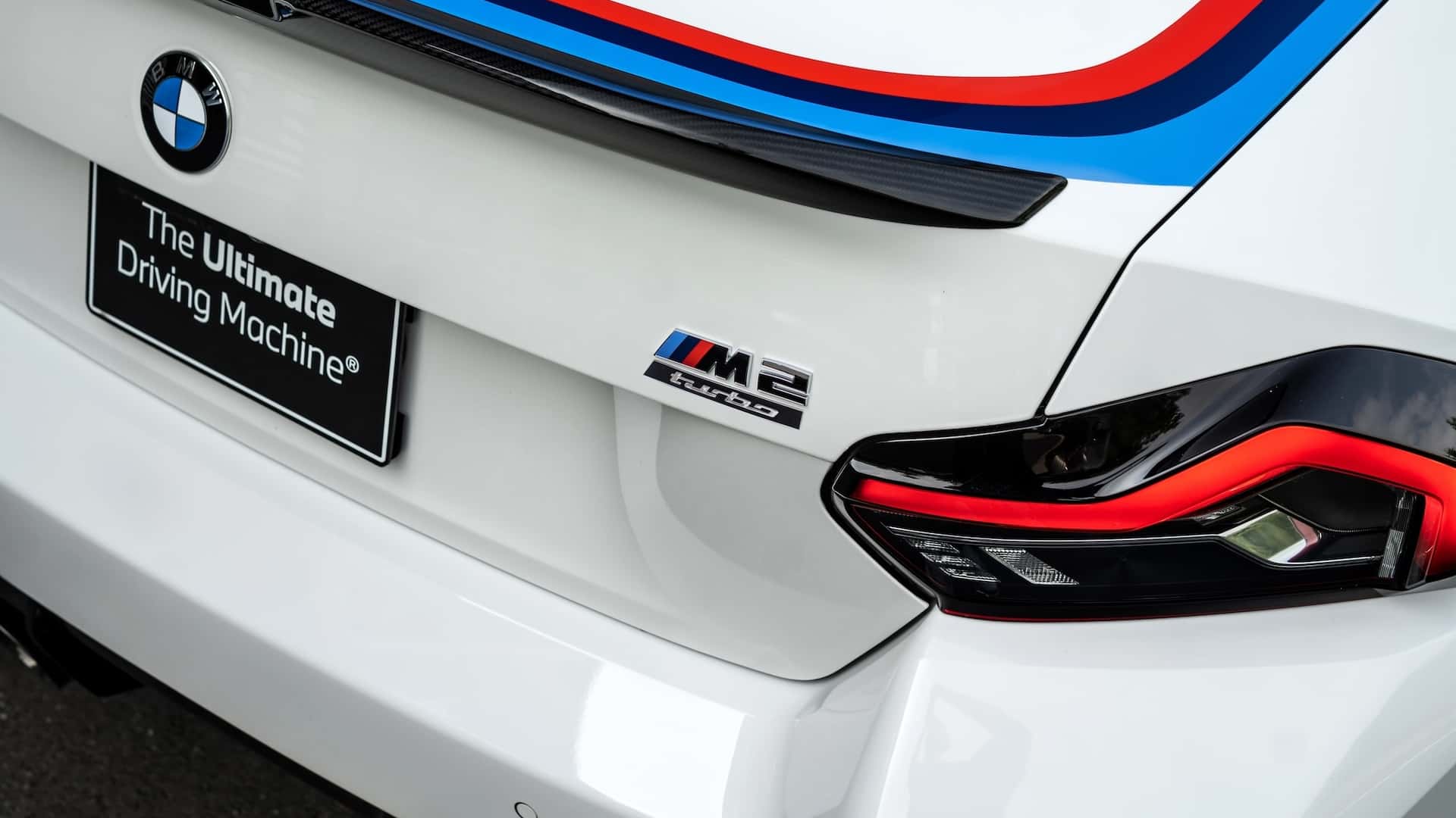 بي ام دبليو M2 تحصل على إصدار كلاسيكي حصري جداً مستوحى من السبعينات بي ام دبليو M2 تحصل على إصدار كلاسيكي حصري جداً مستوحى من السبعينات 9