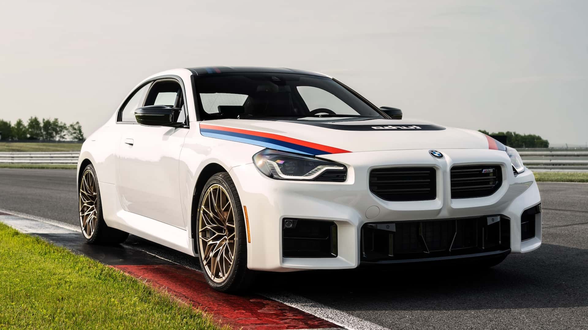 بي ام دبليو M2 تحصل على إصدار كلاسيكي حصري جداً مستوحى من السبعينات بي ام دبليو M2 تحصل على إصدار كلاسيكي حصري جداً مستوحى من السبعينات 11