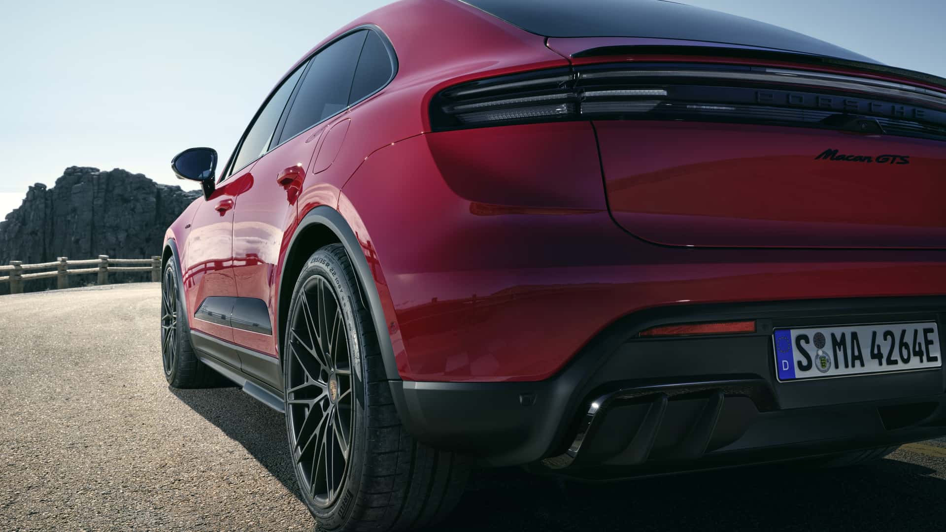 بورش ماكان GTS الكهربائية الجديدة تنطلق رسمياً والكشف عن الأسعار 8