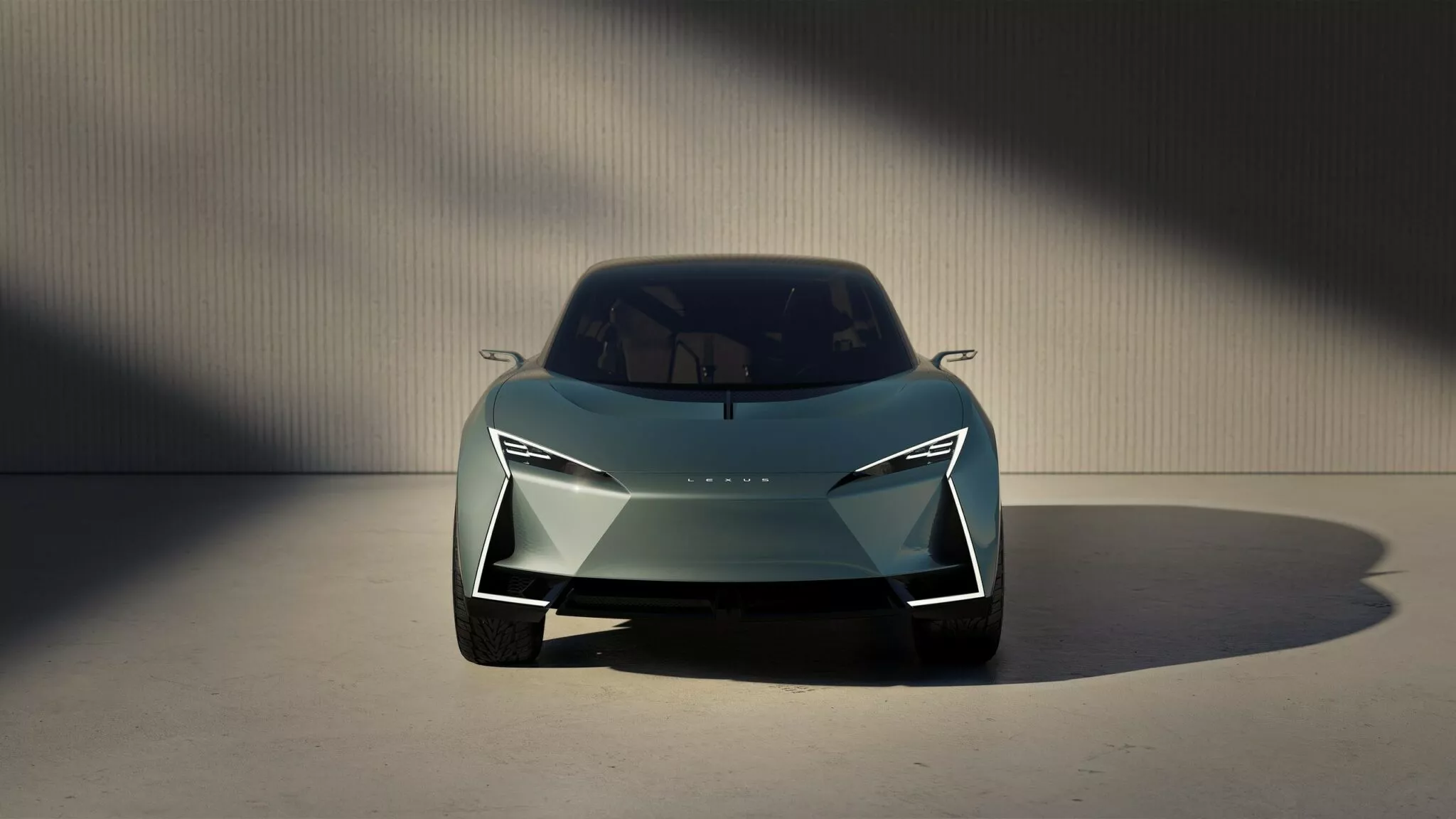 لكزس تدهش الزوار في معرض التنقل الياباني بسيارة فان بست عجلات، وكروس أوفر جريئة، وسيارة بمقعد واحد! 4