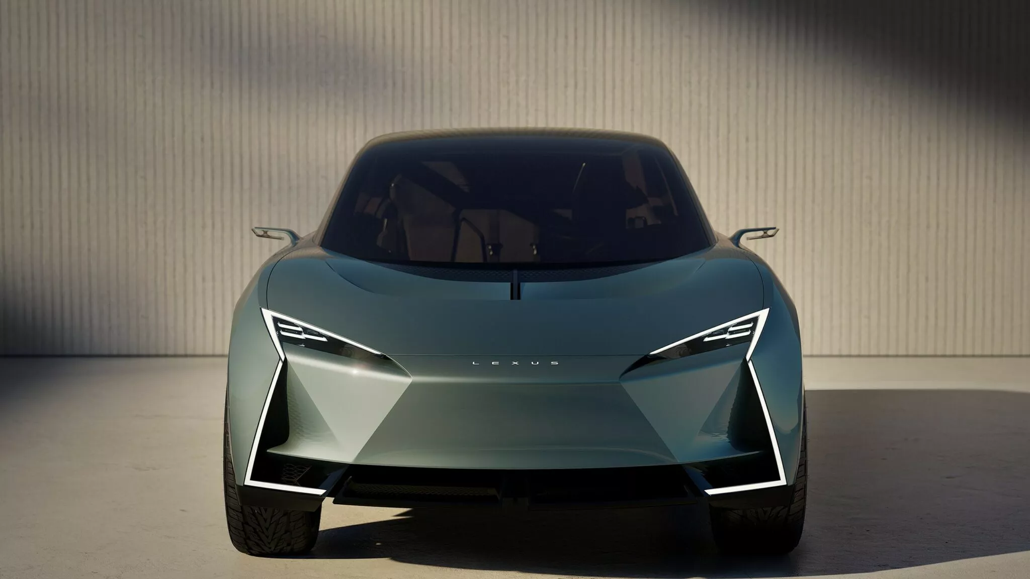 لكزس تدهش الزوار في معرض التنقل الياباني بسيارة فان بست عجلات، وكروس أوفر جريئة، وسيارة بمقعد واحد! 35