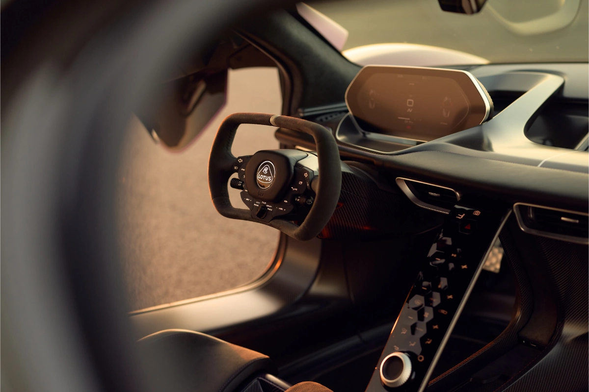 لوتس إيفيجا: مزايا التصميم والخفة في الهايبركار الفريدة 5