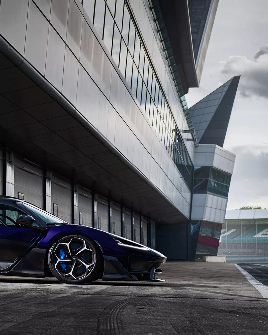 مكلارين تختبر الهايبركار W1، خليفة P1 الأسطورية، في أصعب الحلبات العالمية 5