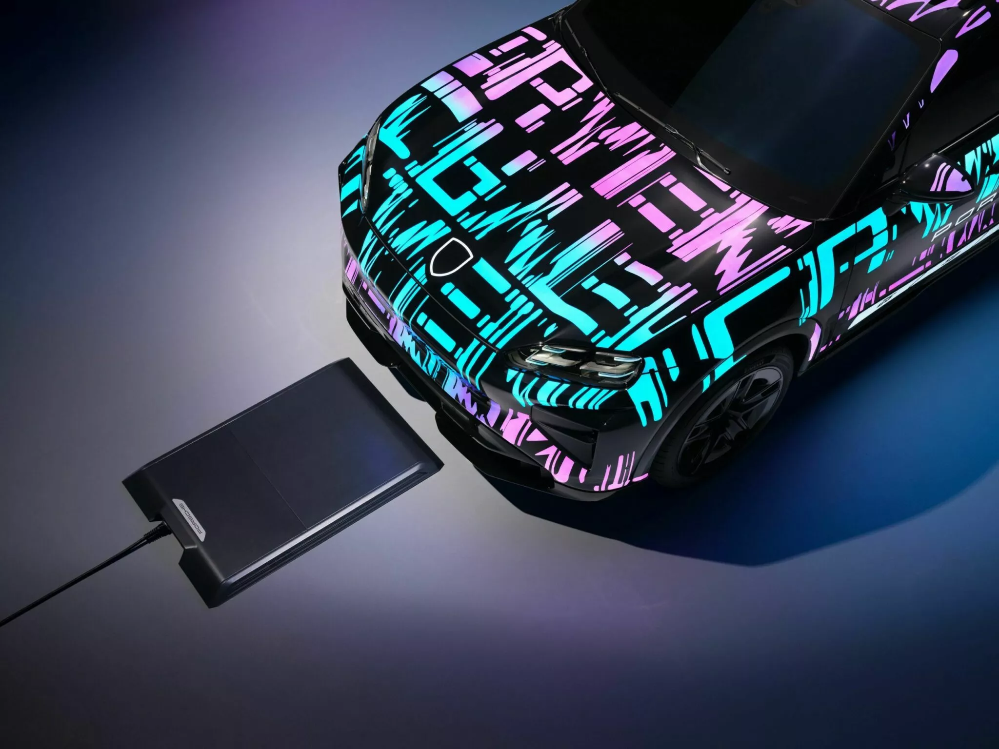 بورش تكشف مقصورة كايين الكهربائية بأربع شاشات ضخمة 20