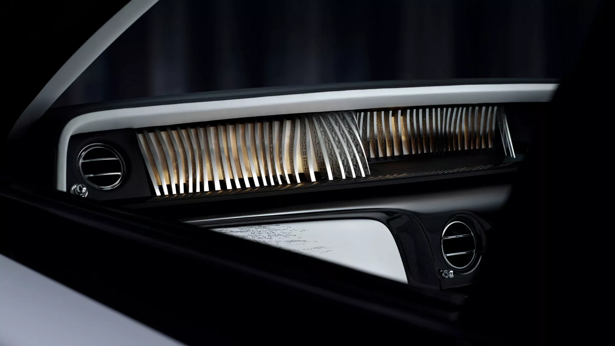 رولزرويس تحتفل بمئوية فانتوم بطرح إصدار حصري جداً بداخلية مدهشة 17