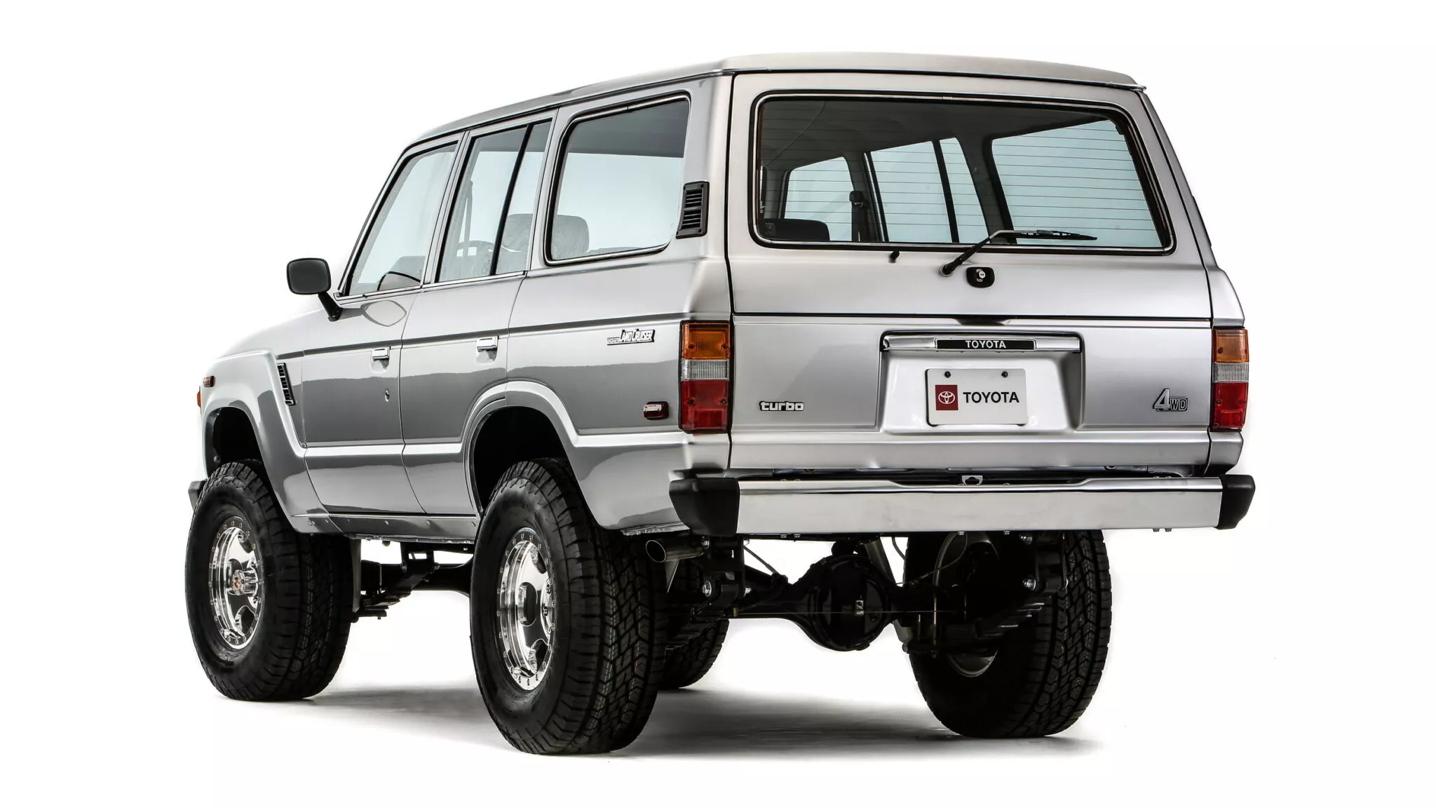 تويوتا تكشف عن لاندكروزر اختبارية تجمع بين تصميم الماضي وتقنيات المستقبل 6