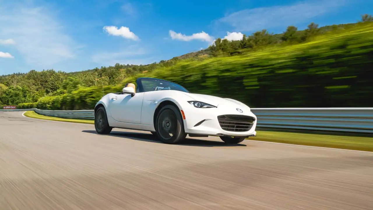 "تقارير المربع" لماذا انهارت مبيعات السيارات الرياضية في 2025؟ 9