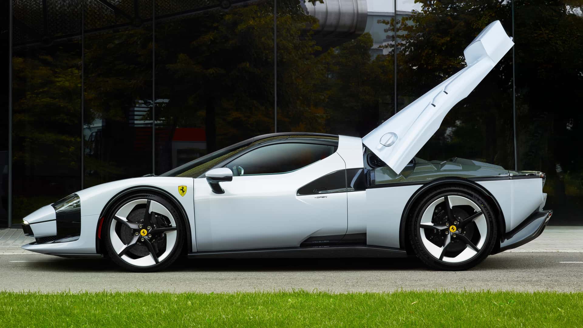 فيراري تعيد إحياء أسطورتها F40 في إصدار خاص حصري جداً 6