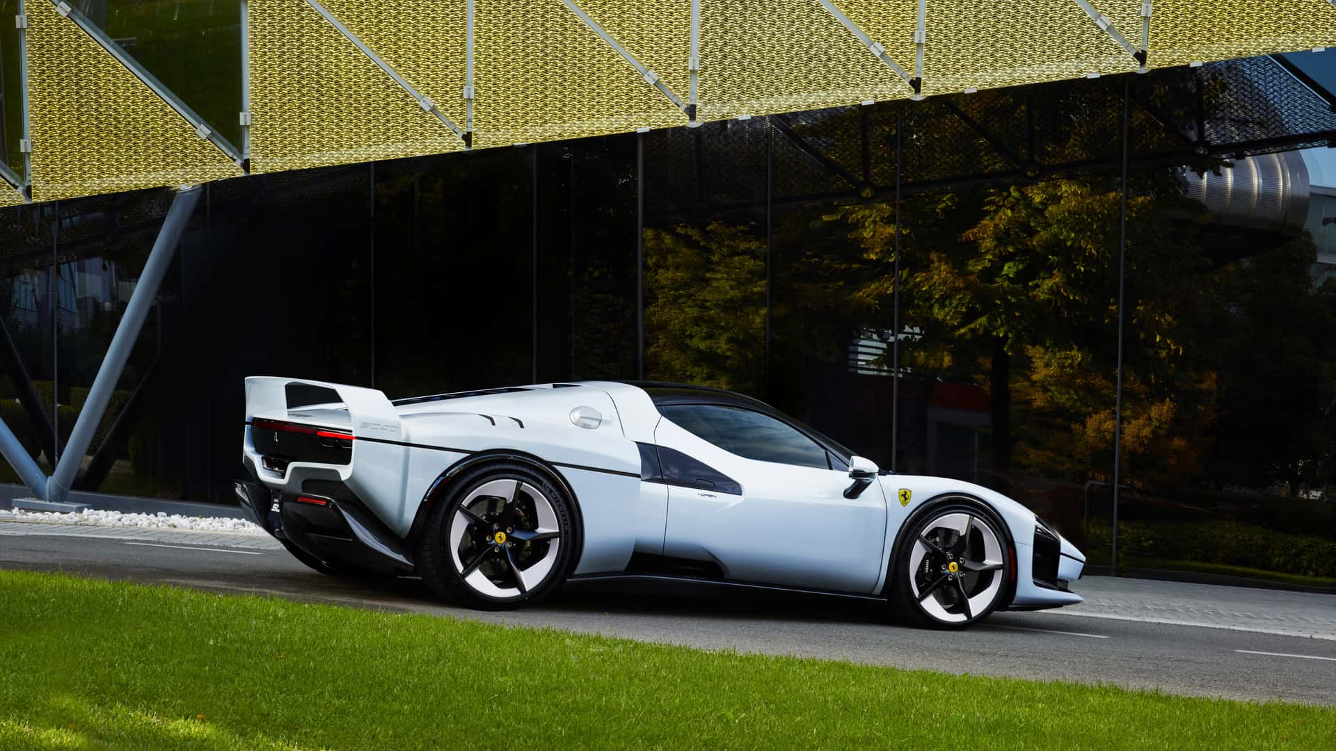 فيراري تعيد إحياء أسطورتها F40 في إصدار خاص حصري جداً 8