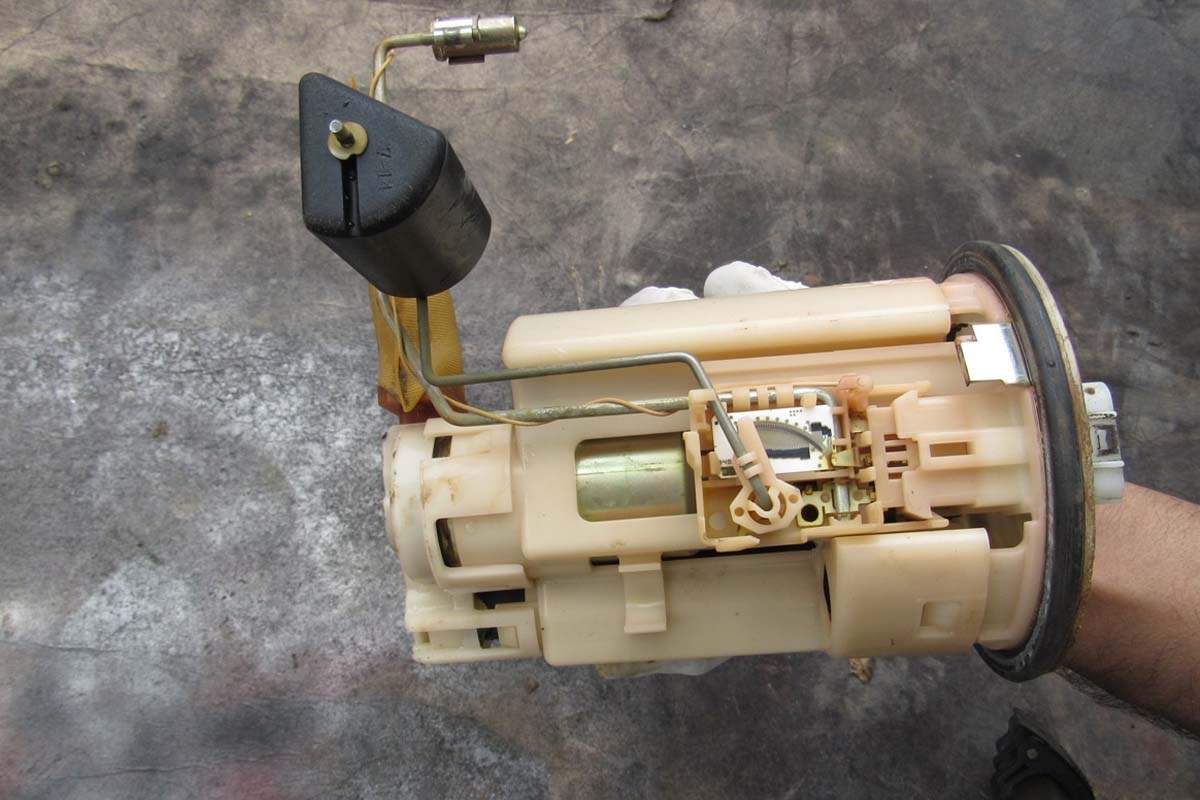 سيارتك "مكتومة"؟ 7 أسباب شائعة وراء مشكلة ضعف عزم السيارة وحلولها سيارتك "مكتومة"؟ 7 أسباب شائعة وراء مشكلة ضعف عزم السيارة وحلولها 3