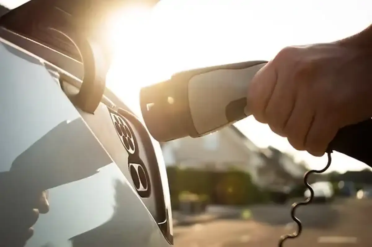 أبرز مشاكل بطارية السيارة الكهربائية في الأجواء الحارة وكيفية تجنبها 1