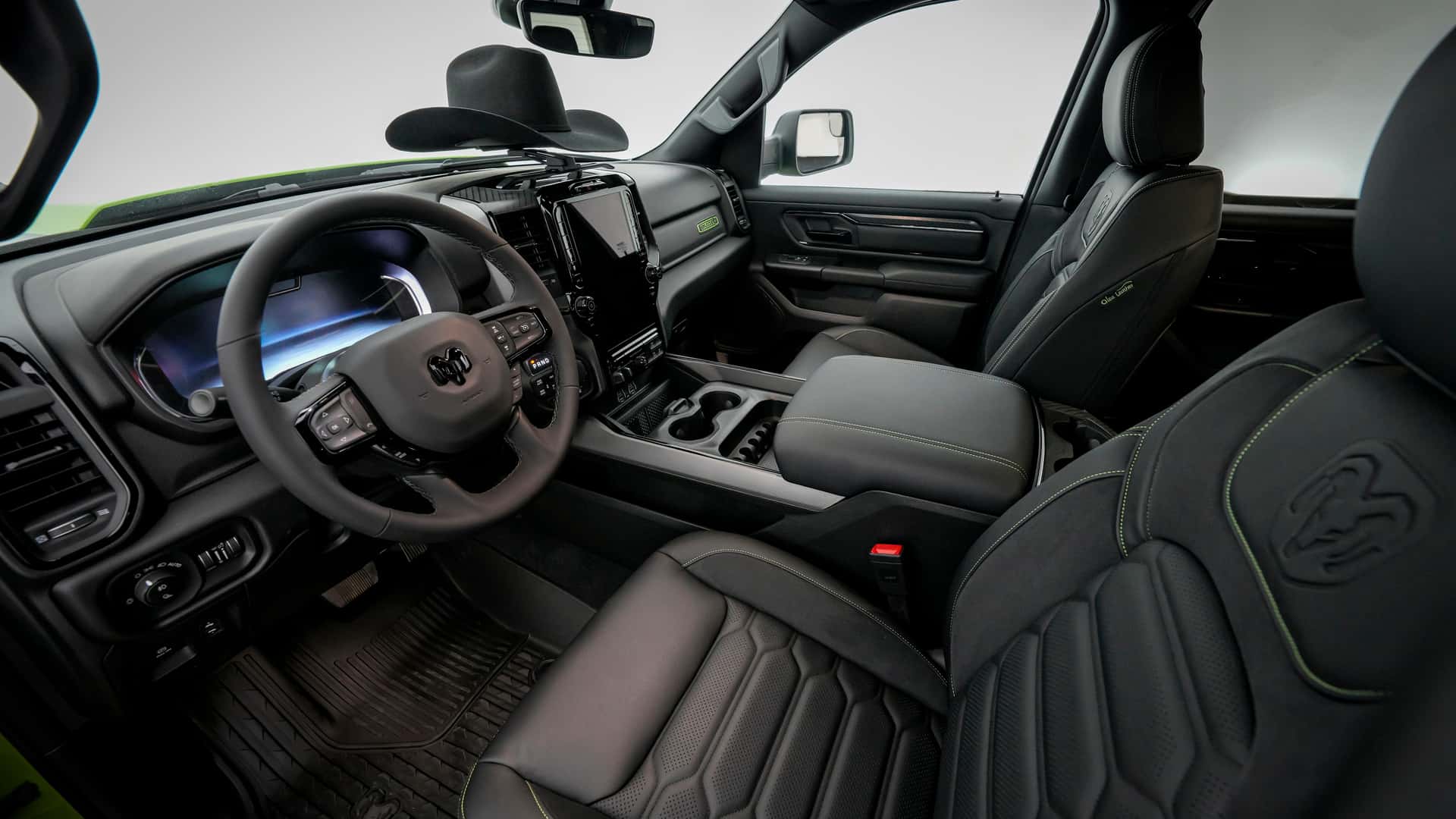 رام تكشف عن بيك أب اختبارية جديدة للاحتفال بعودة محرك هيمي V8 الأسطوري رام تكشف عن بيك أب اختبارية جديدة للاحتفال بعودة محرك هيمي V8 الأسطوري 2