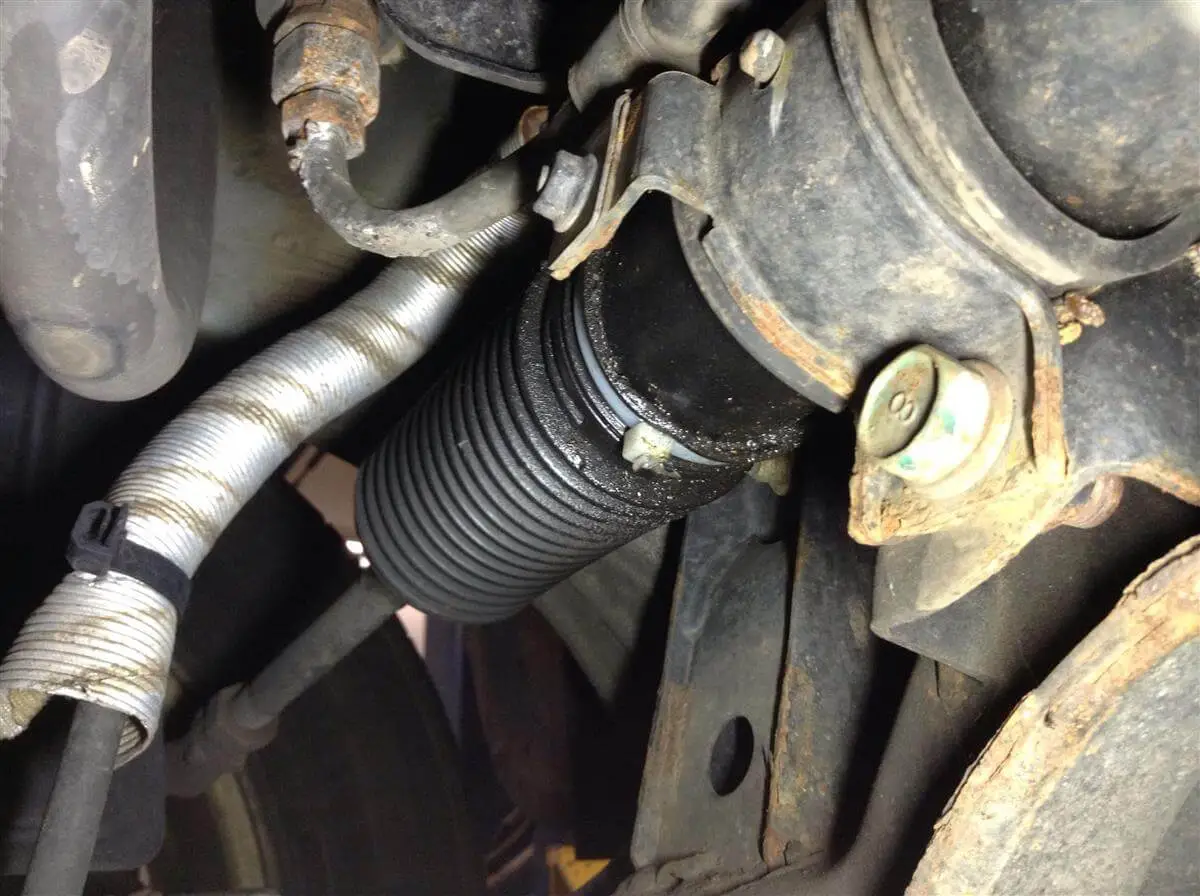 علامات تشير إلى بداية تلف علبة الدركسون في سيارتك علامات تشير إلى بداية تلف علبة الدركسون في سيارتك 2