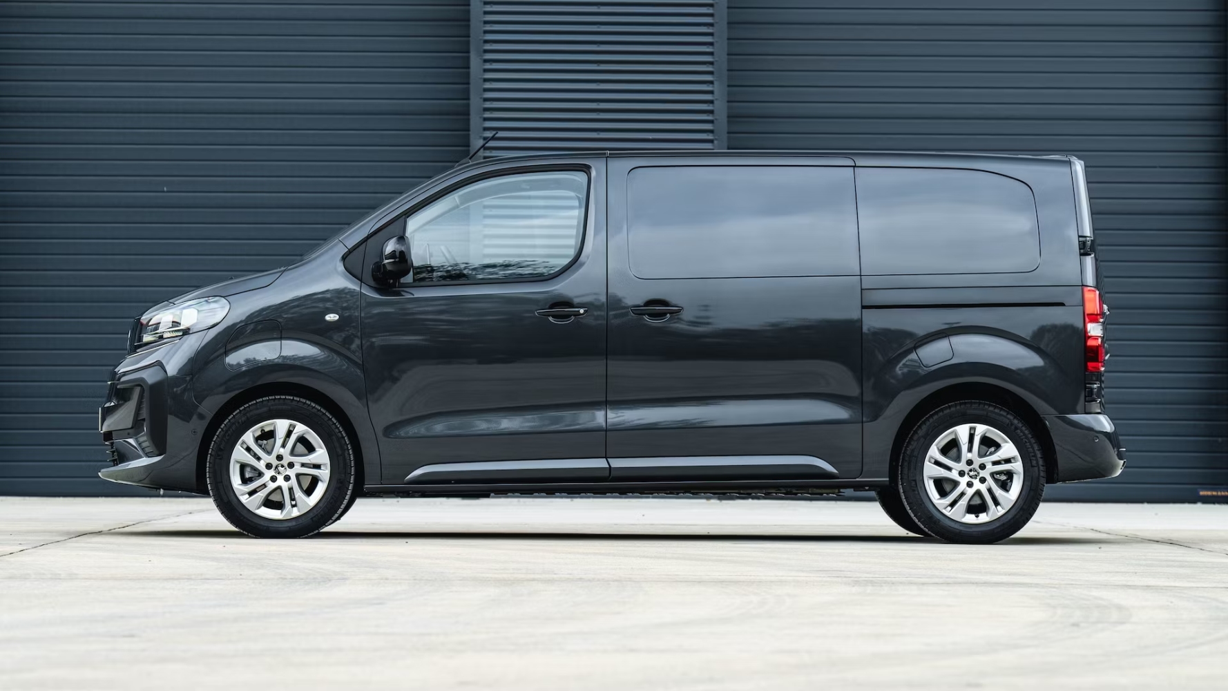 صور اوبل فيفارو لايف 2025 11