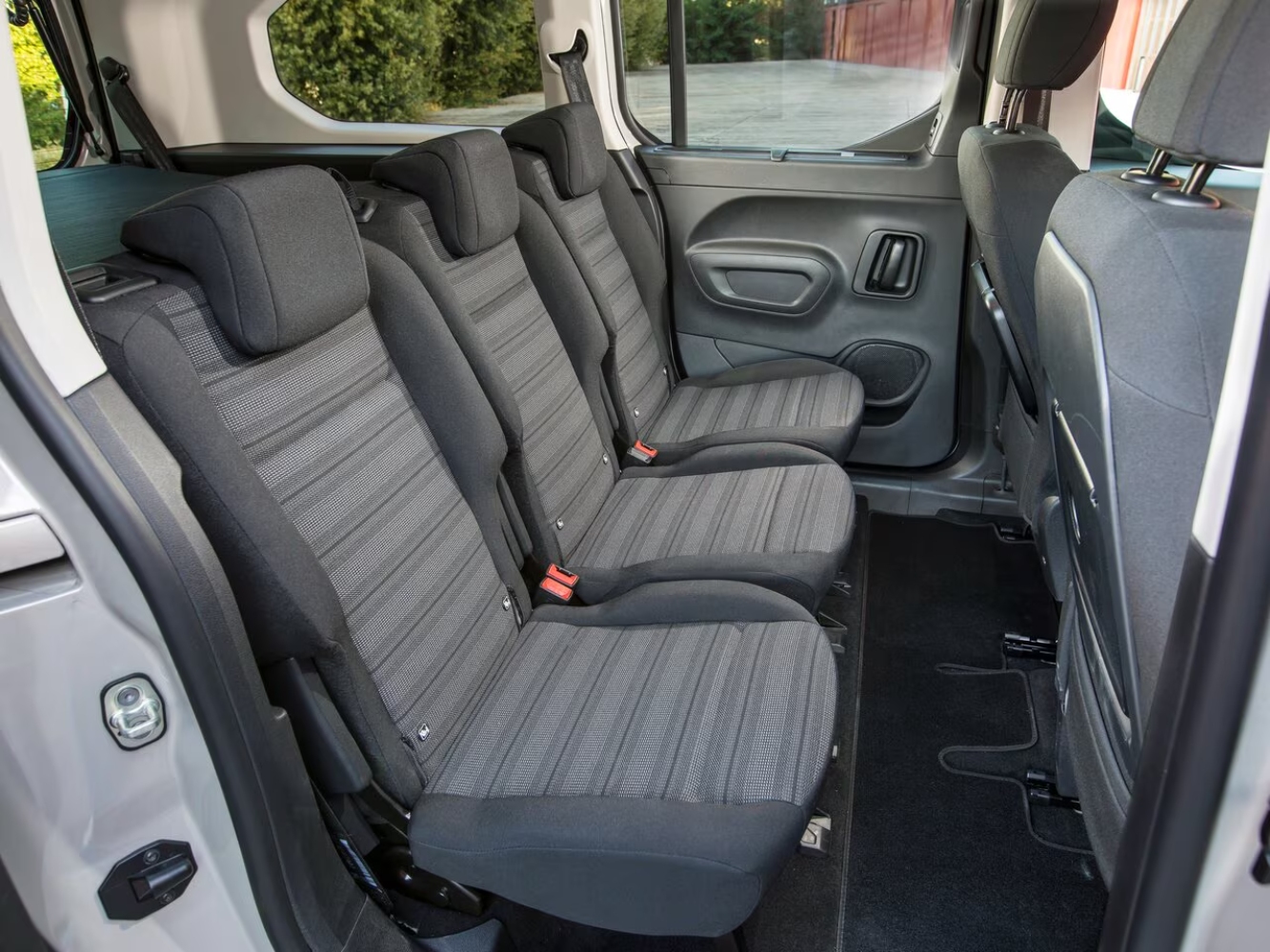 اوبل كومبو لايف 2025 الكهربائية الجديدة.. تصميم عصري وتجهيزات تفوق التوقعات اوبل كومبو لايف 2025 17