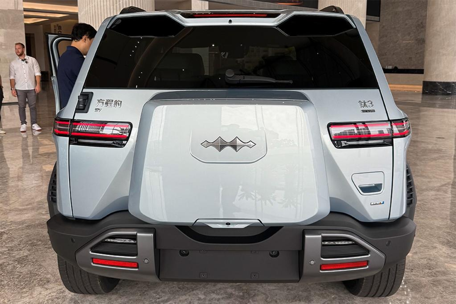 بي واي دي BYD ليوبارد 3 2025.. سيارة المستقبل تخطف الأنظار بي واي دي BYD ليوبارد 3 2025 12