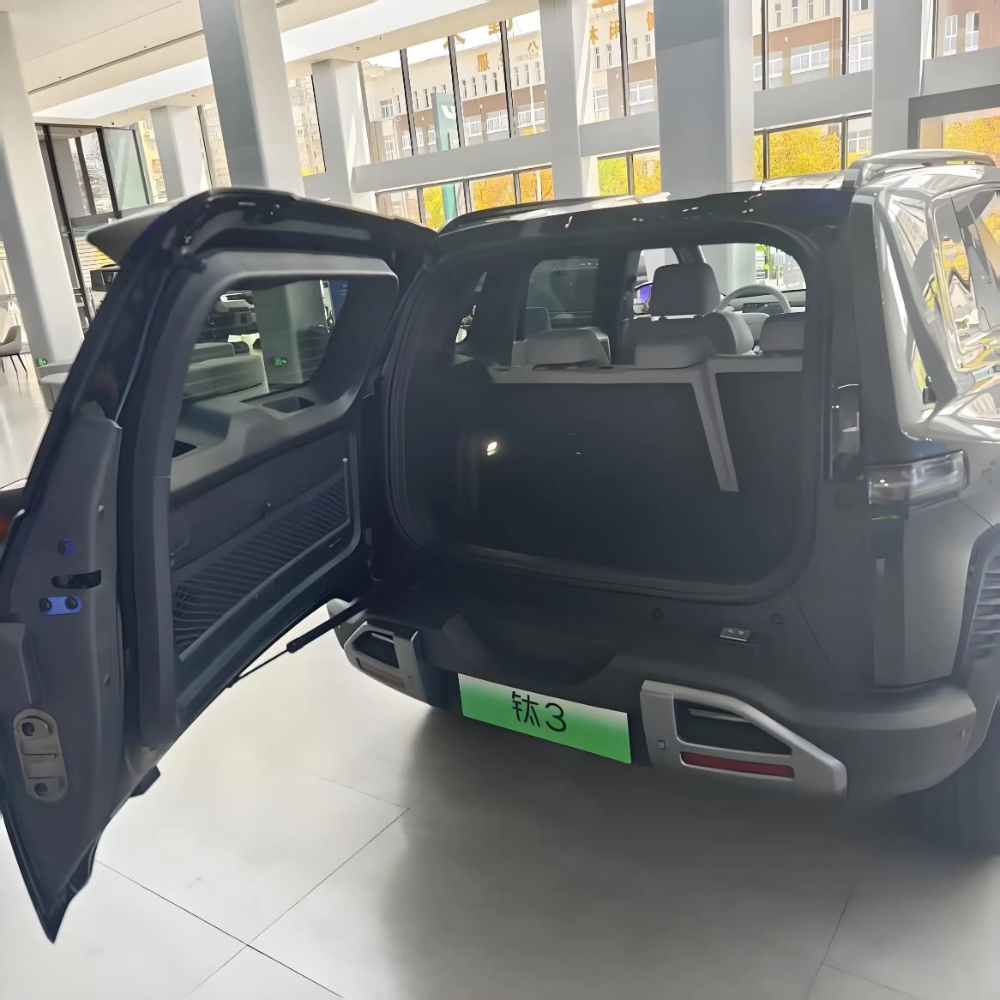 بي واي دي BYD ليوبارد 3 2025.. سيارة المستقبل تخطف الأنظار بي واي دي BYD ليوبارد 3 2025 18