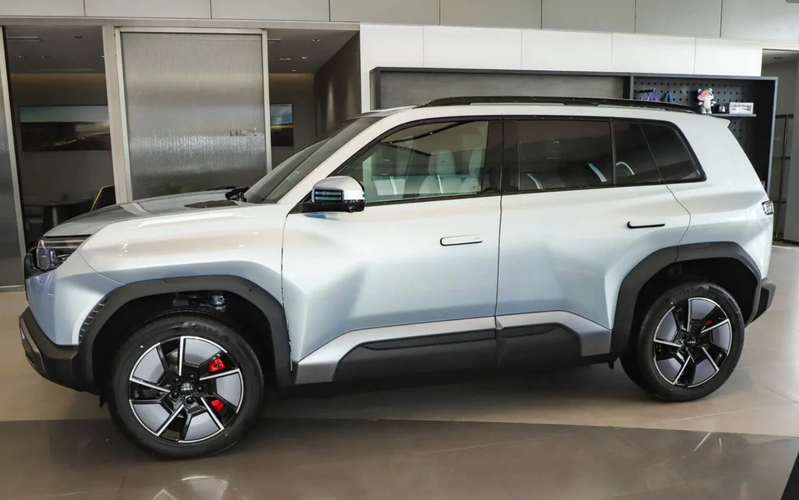 بي واي دي BYD ليوبارد 3 2025.. سيارة المستقبل تخطف الأنظار بي واي دي BYD ليوبارد 3 2025 21