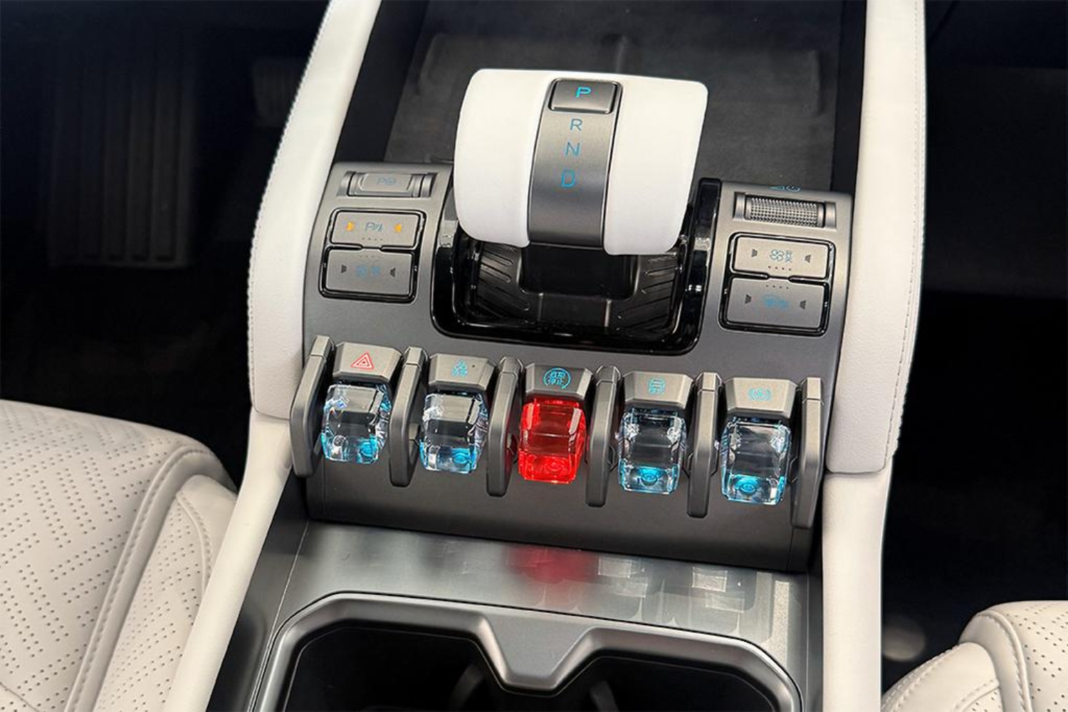 بي واي دي BYD ليوبارد 3 2025.. سيارة المستقبل تخطف الأنظار بي واي دي BYD ليوبارد 3 2025 31