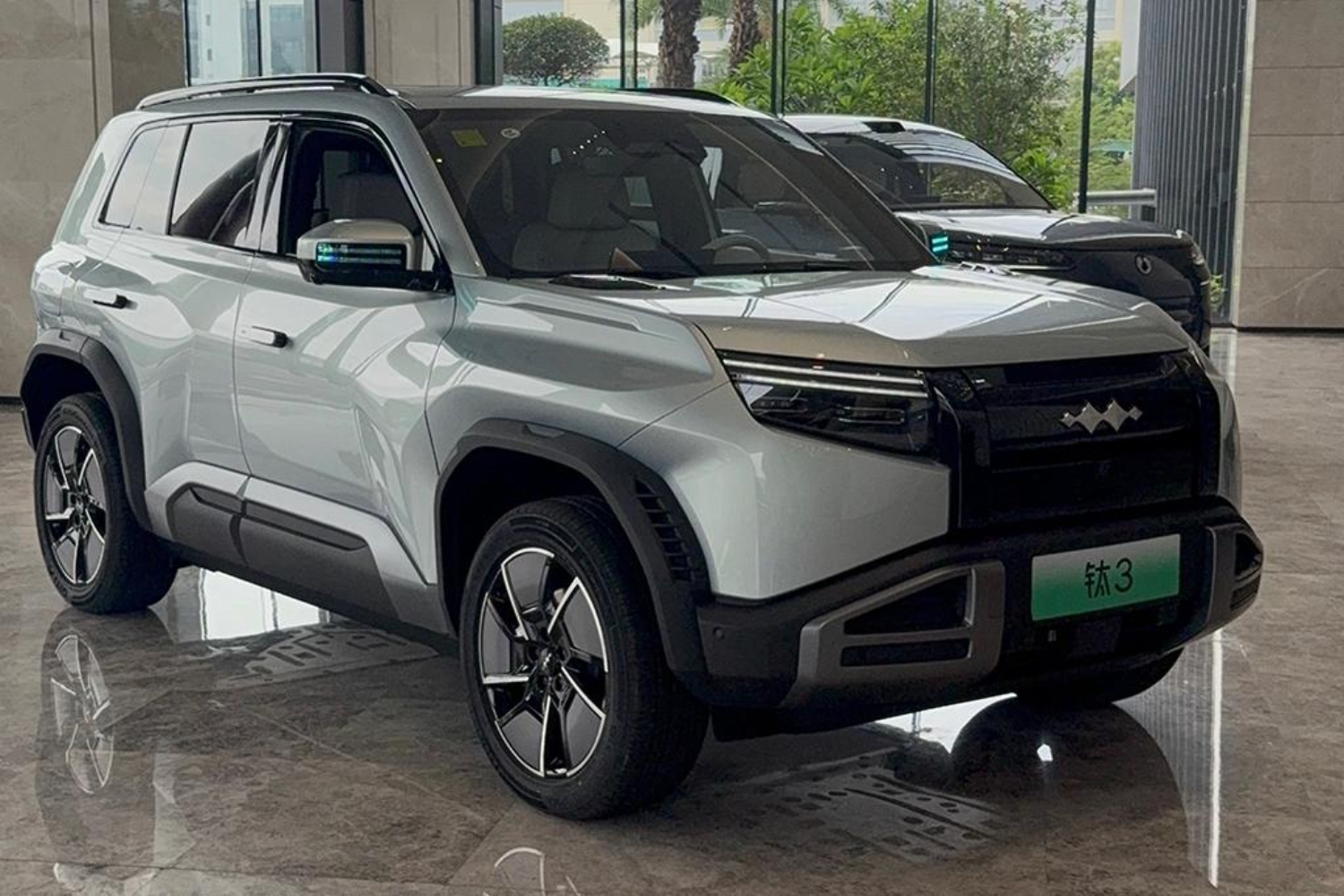 بي واي دي BYD ليوبارد 3 2025.. سيارة المستقبل تخطف الأنظار بي واي دي BYD ليوبارد 3 2025 8