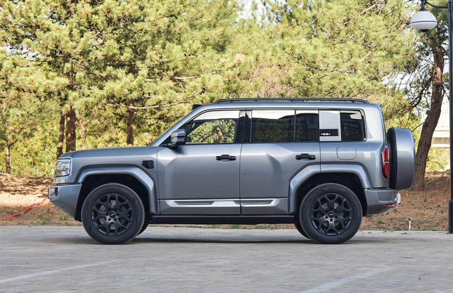 بي واي دي BYD ليوبارد 5 2025.. أداء كهربائي فاخر قادم من المستقبل بي واي دي BYD ليوبارد 5 2025 11